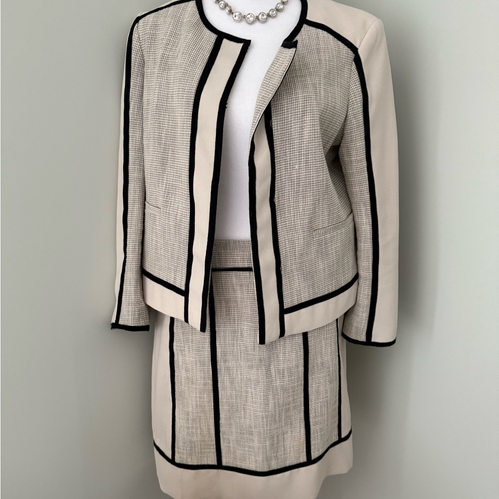 Ann Taylor Cream and Black Skirt
